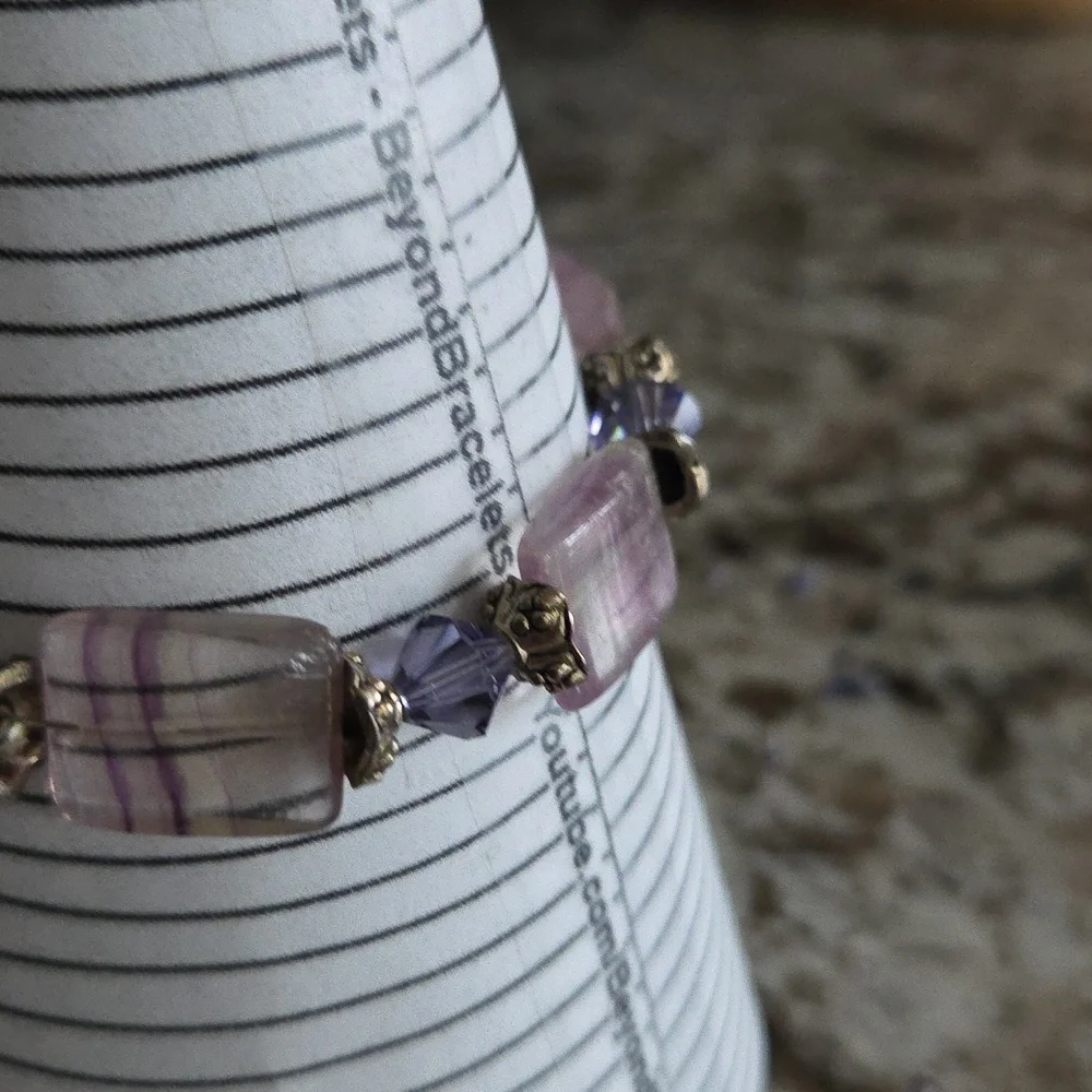 Purple Beaded Amethyst Bracelet Size 7.5. a precious stone consisting of a viole
